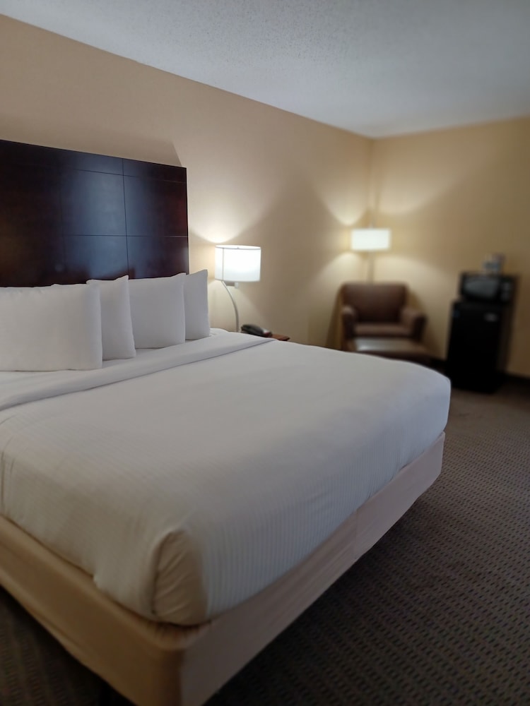 Economy Room, 1 Queen Bed - Photo 1