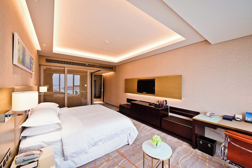 Club Room, 1 King Bed, City View photo 3