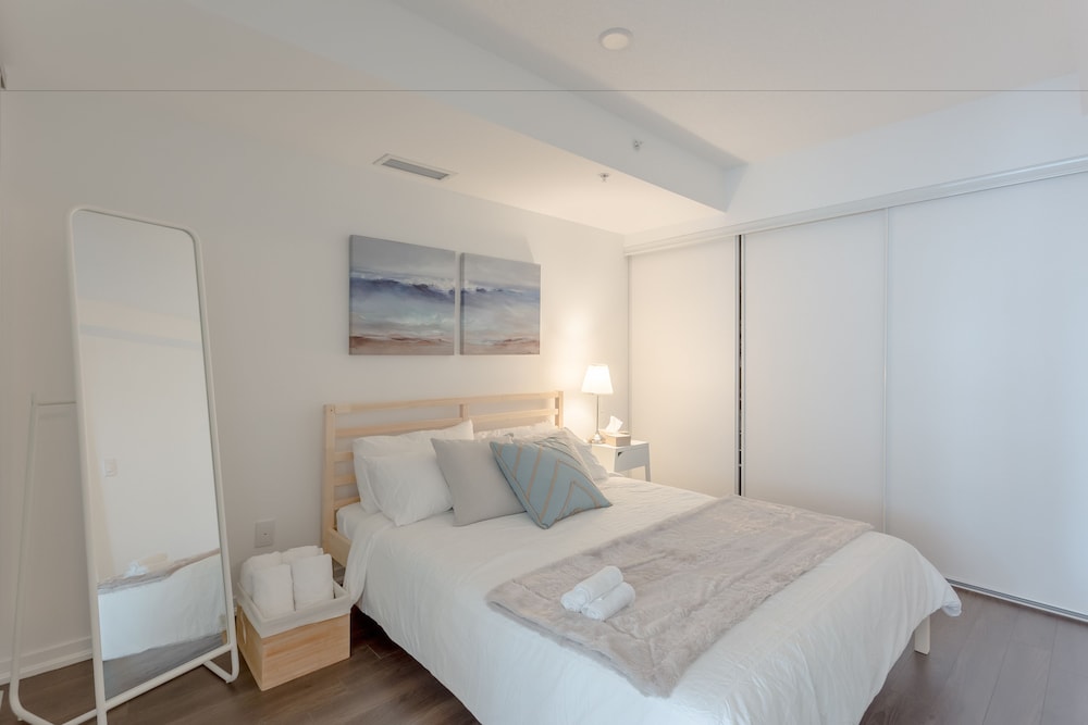 City Condo, Multiple Beds (Queen Sofabed)