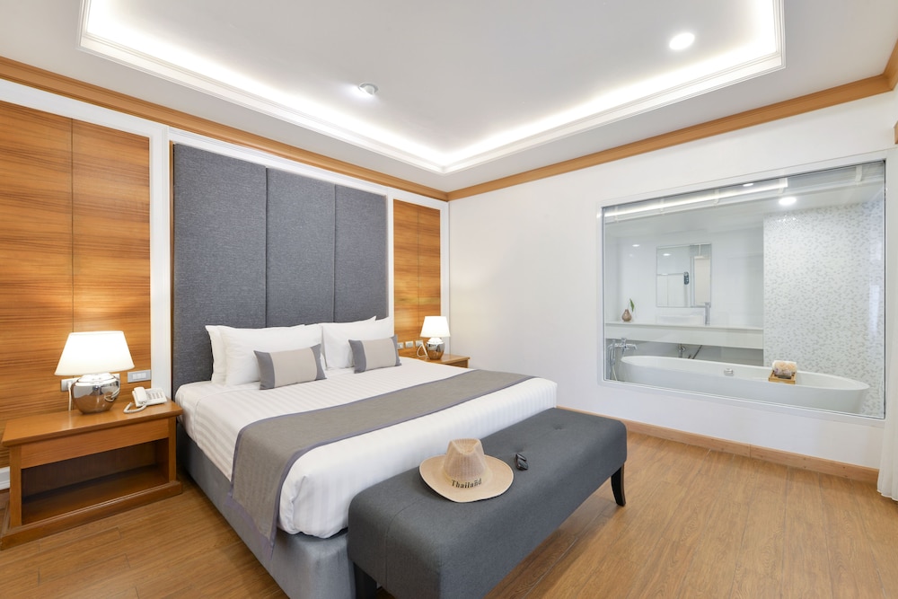 1 Bed Room Suite with Living area