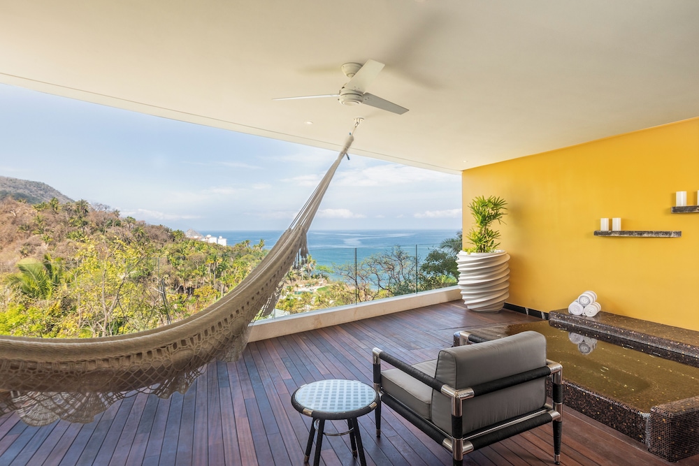 Suite South - Photo 2