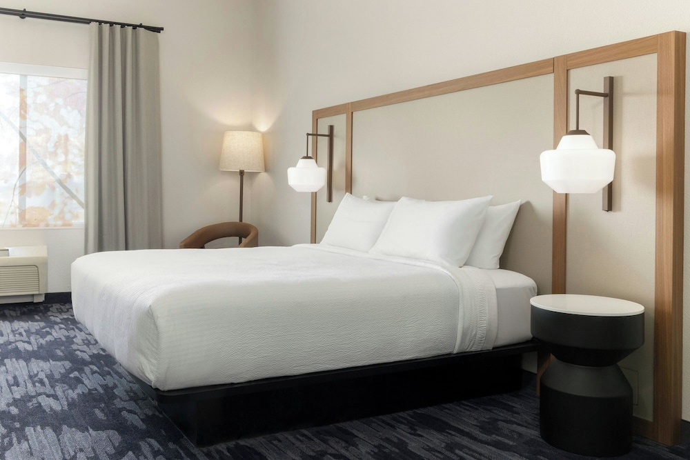 Studio, 1 King Bed (Mobility Accessible, Tub) - Photo 1
