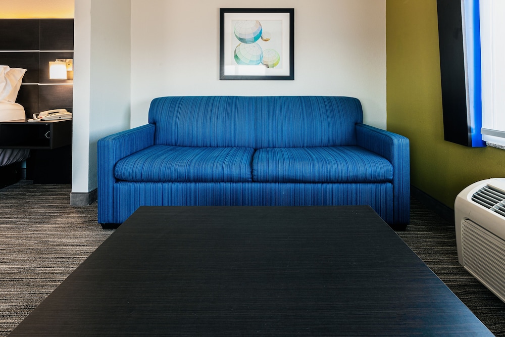 Suite, 1 King Bed, Non Smoking - Photo 6