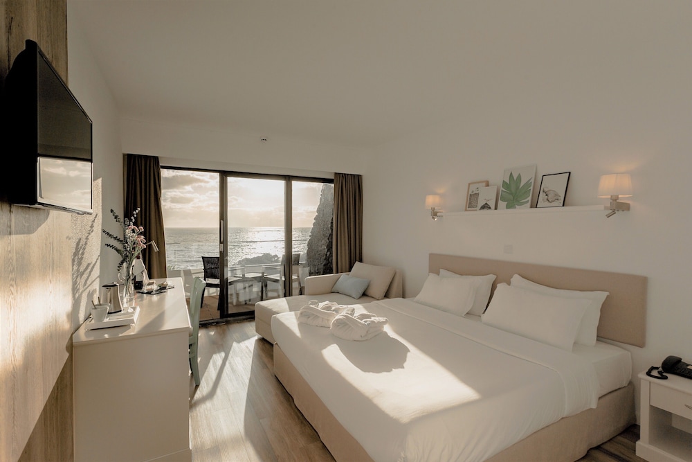 Basic Double or Twin Room - Photo 3