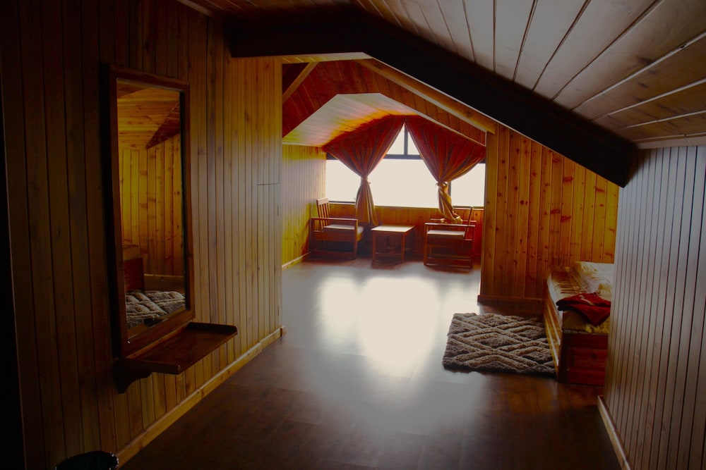 Suite Room - Photo 11