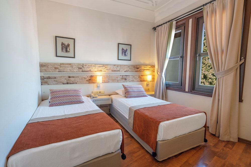 Standard Room, 1 Double or 2 Twin Beds - Photo 6