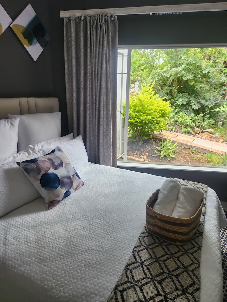 Deluxe Room, 1 Bedroom photo 2