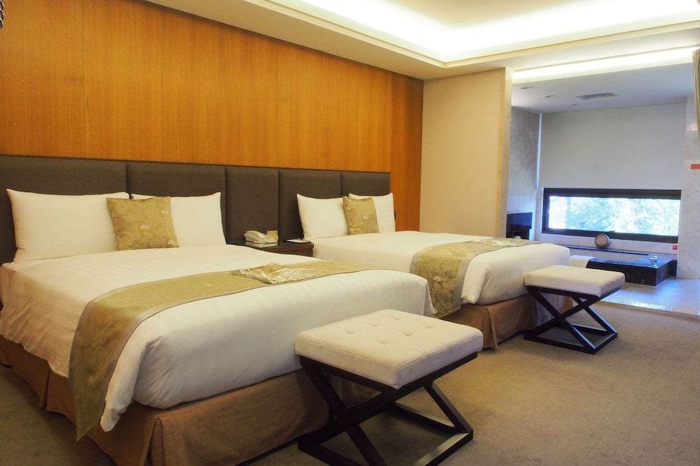 Classic Triple Room, 2 Double Beds photo 2