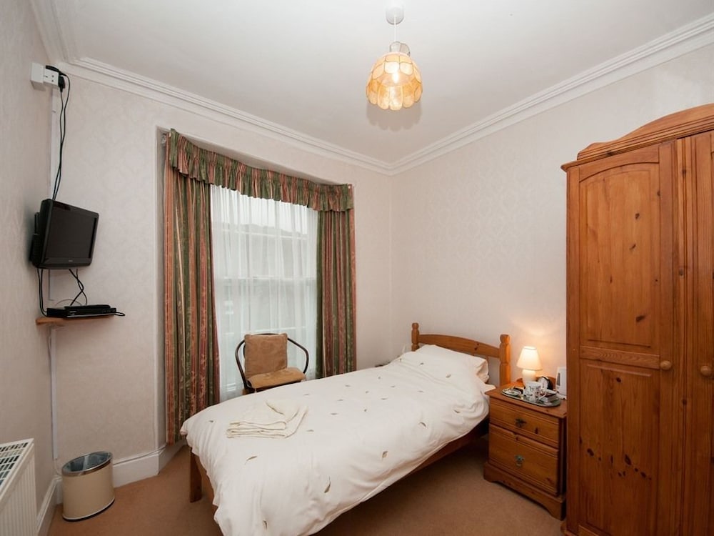 Single Room, Private Bathroom (Culloden)