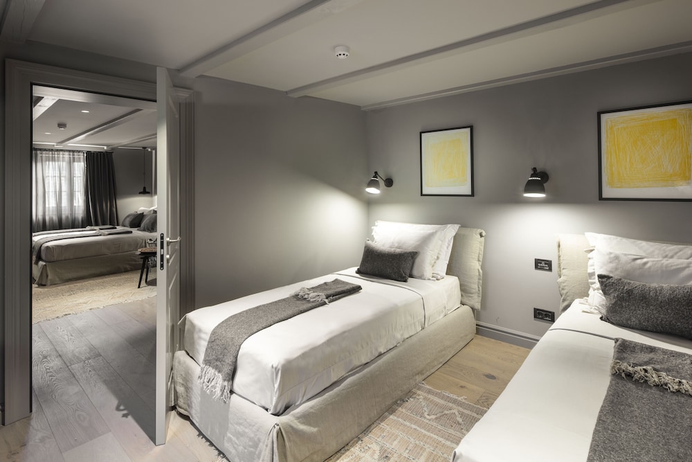 Family Suite, Multiple Beds, Garden View photo 2