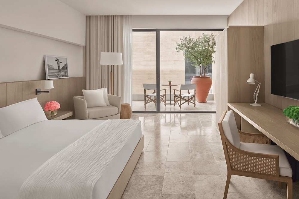 Deluxe Room, 1 King Bed, Garden View