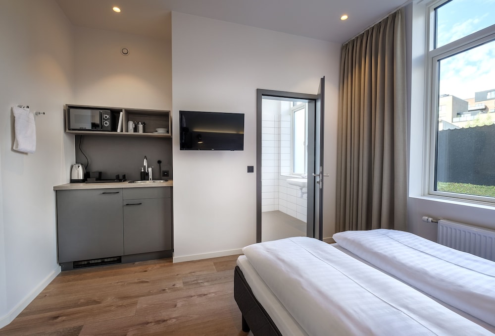 Studio, 1 Queen Bed, Kitchenette, City View