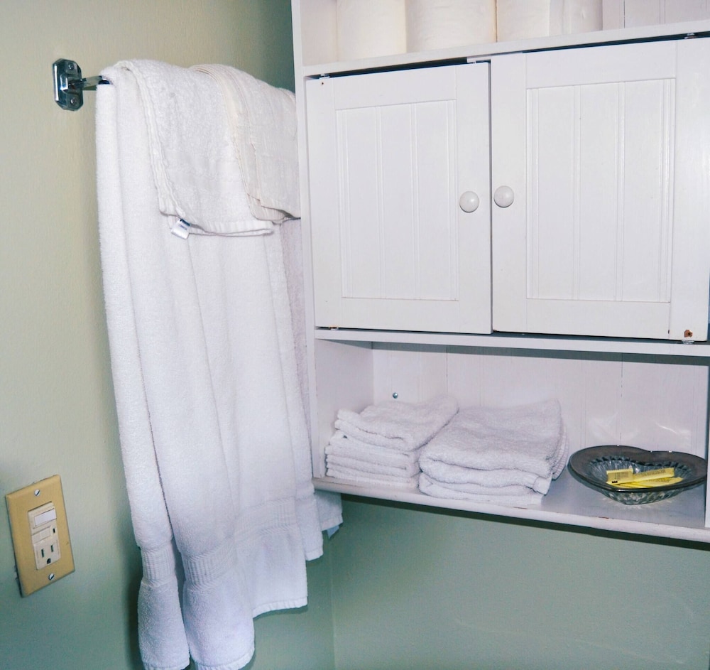 House, Multiple Bedrooms, Accessible photo 3