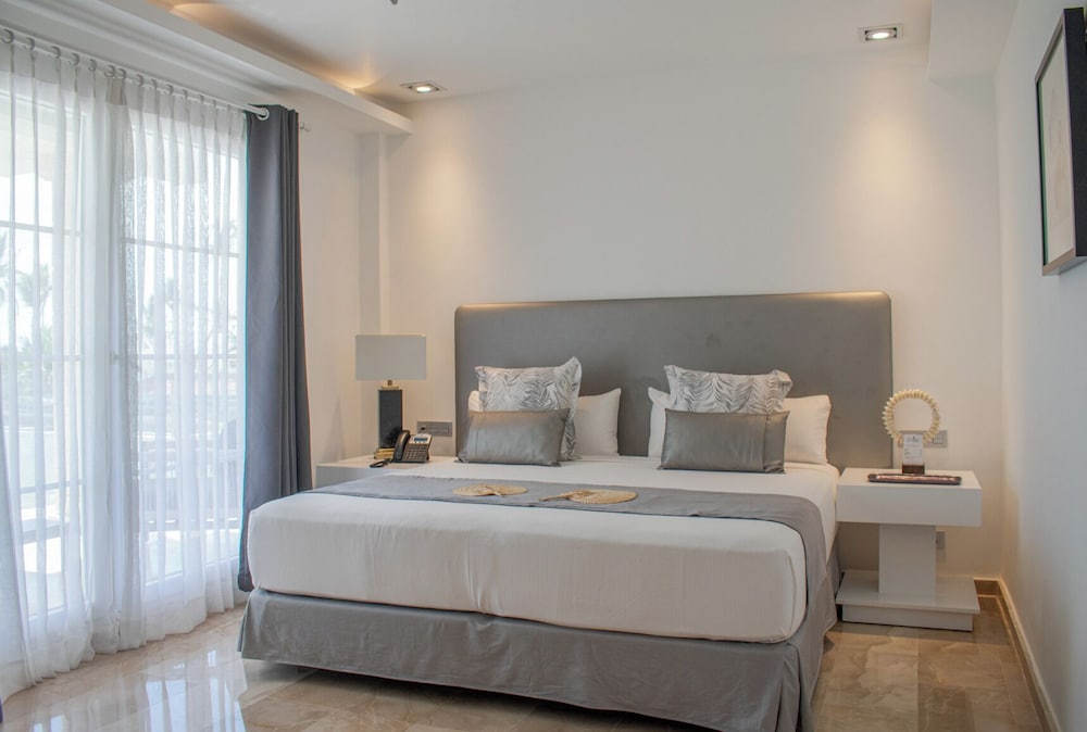 Suite, Balcony, City View