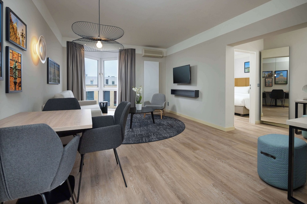 Suite, 1 Bedroom - Photo 10