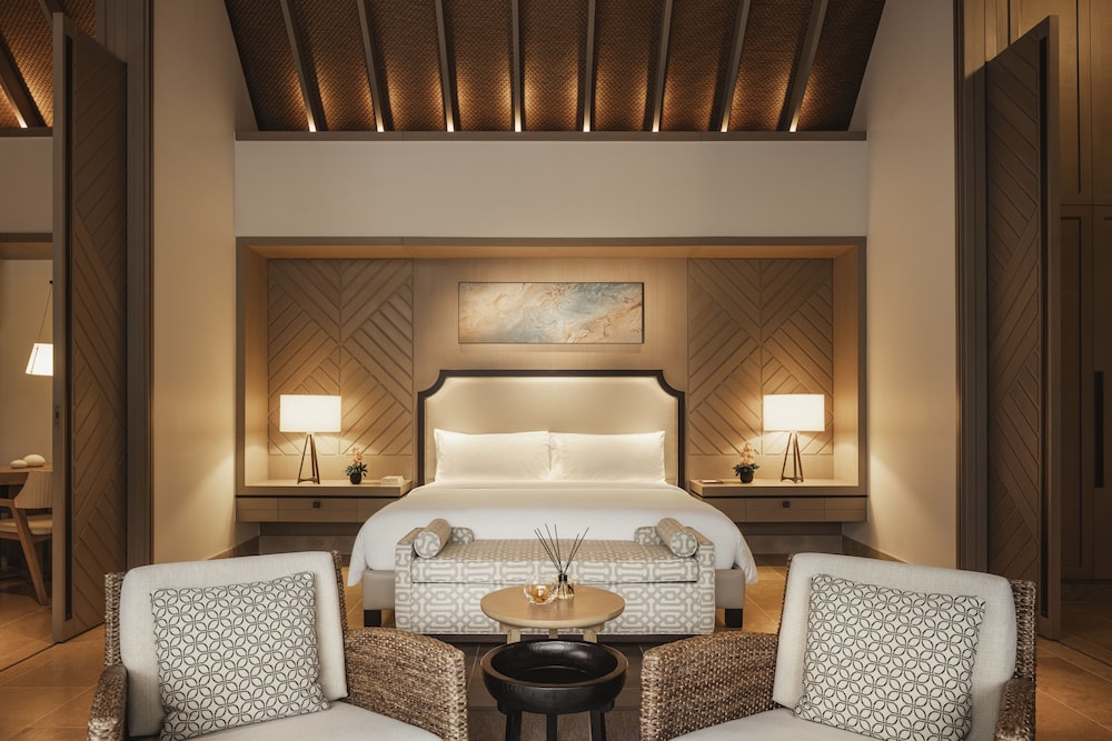 King Grand Beach Villa With Pool