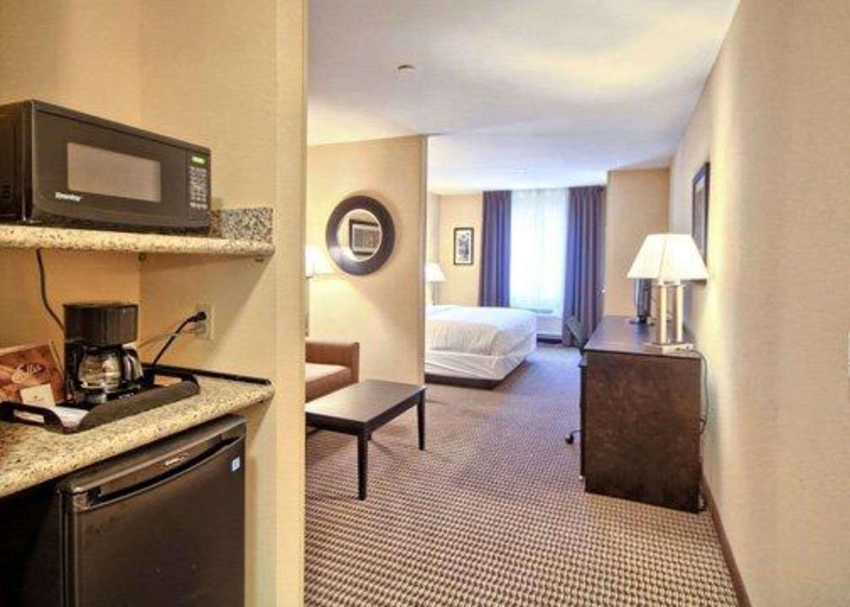 King Suite - Non-Smoking - Photo 1