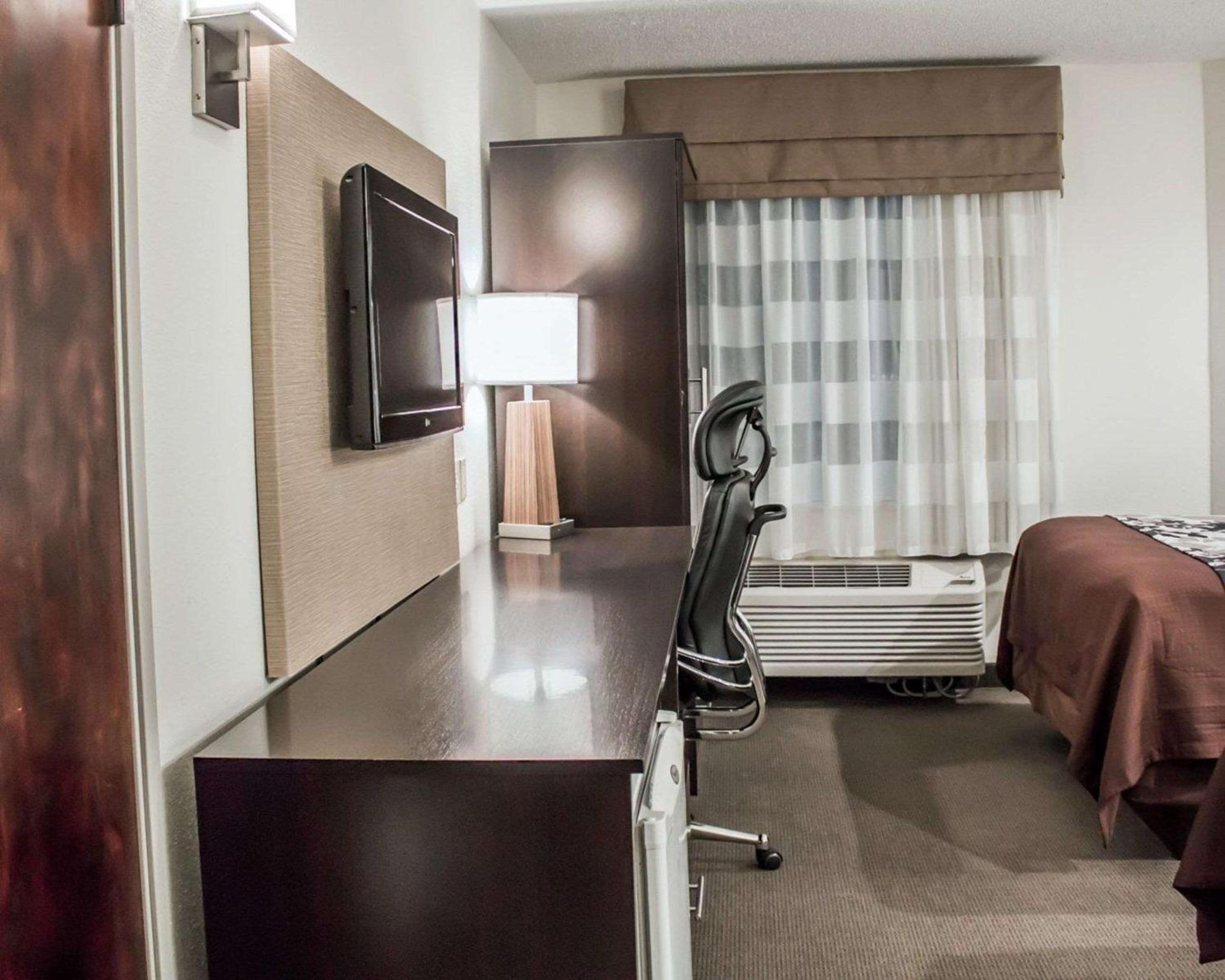 Double Room with Two Double Beds with View - Non-Smoking photo 1