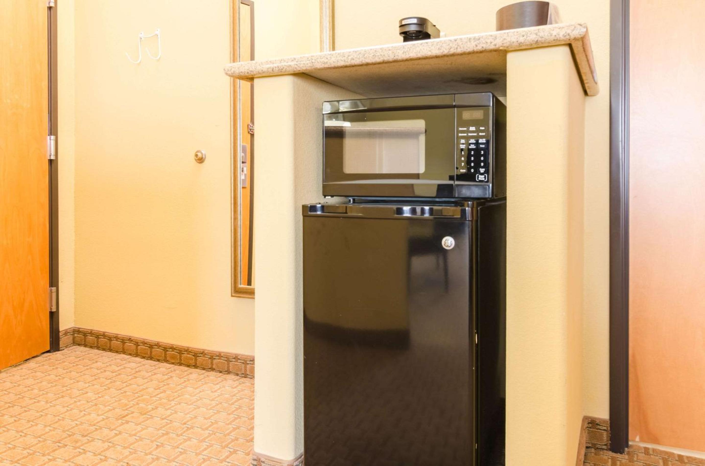 Executive King Suite - Non-Smoking - Photo 13
