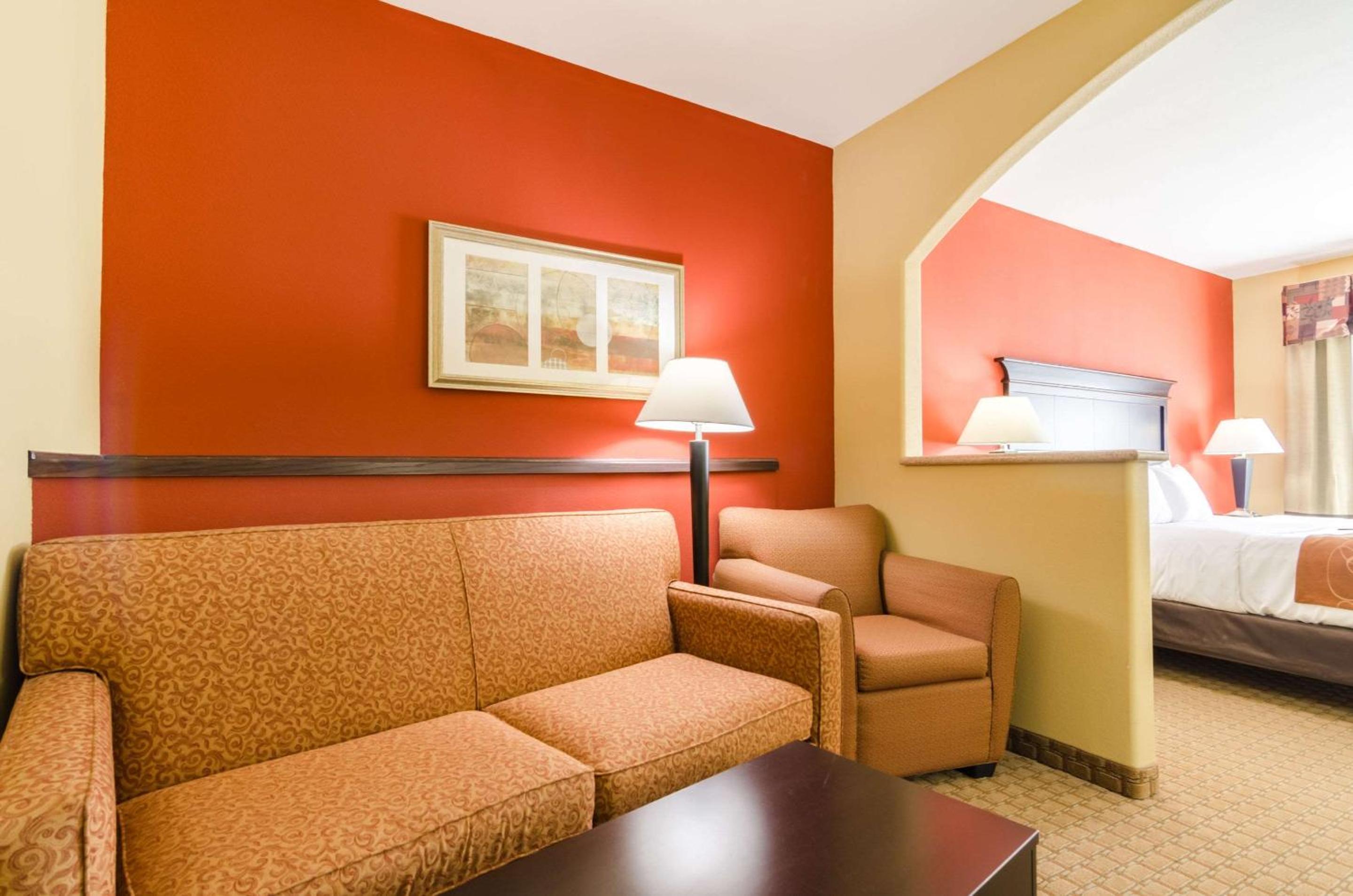 Executive King Suite - Non-Smoking - Photo 15