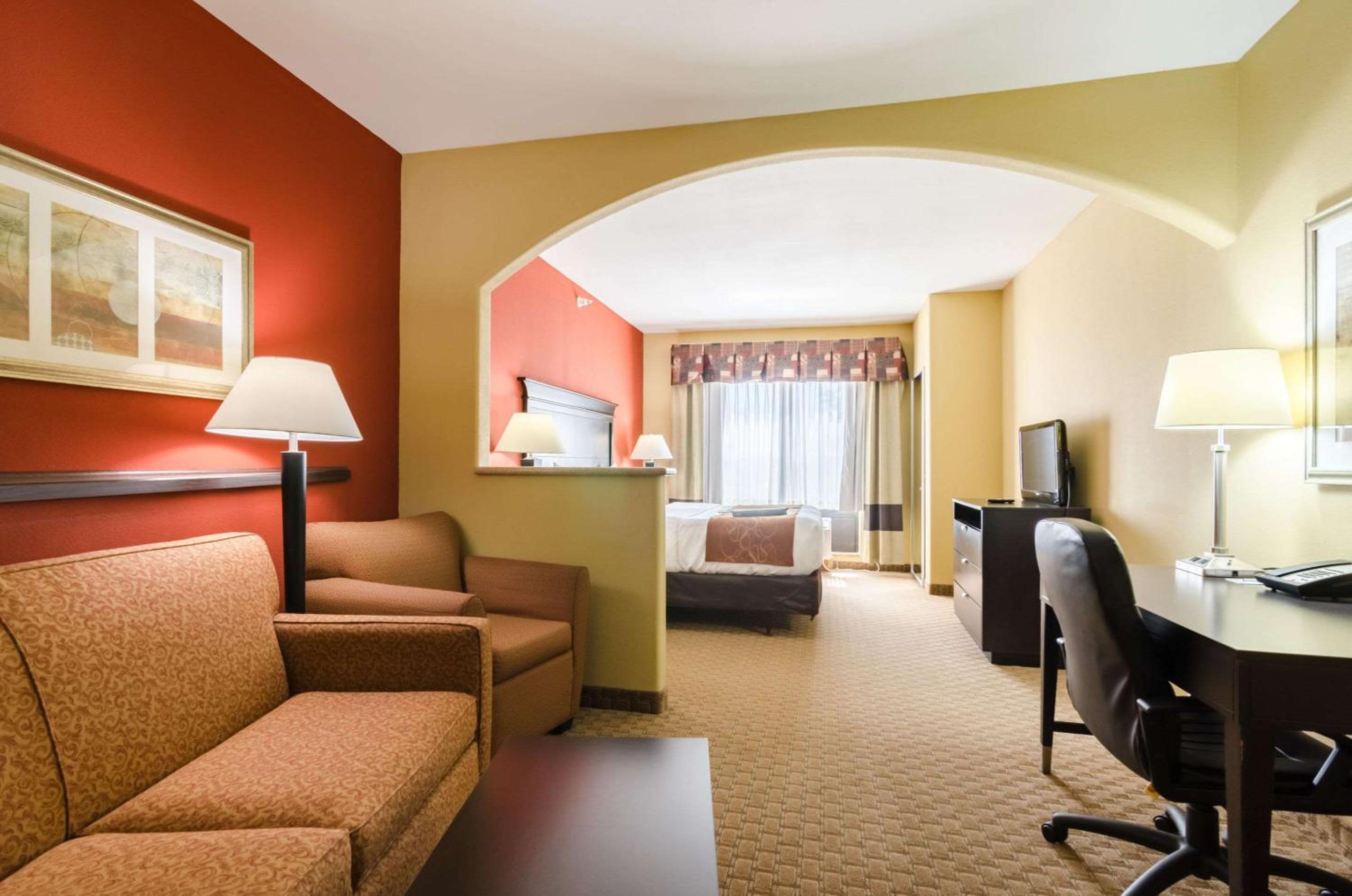 Executive King Suite - Non-Smoking - Photo 19