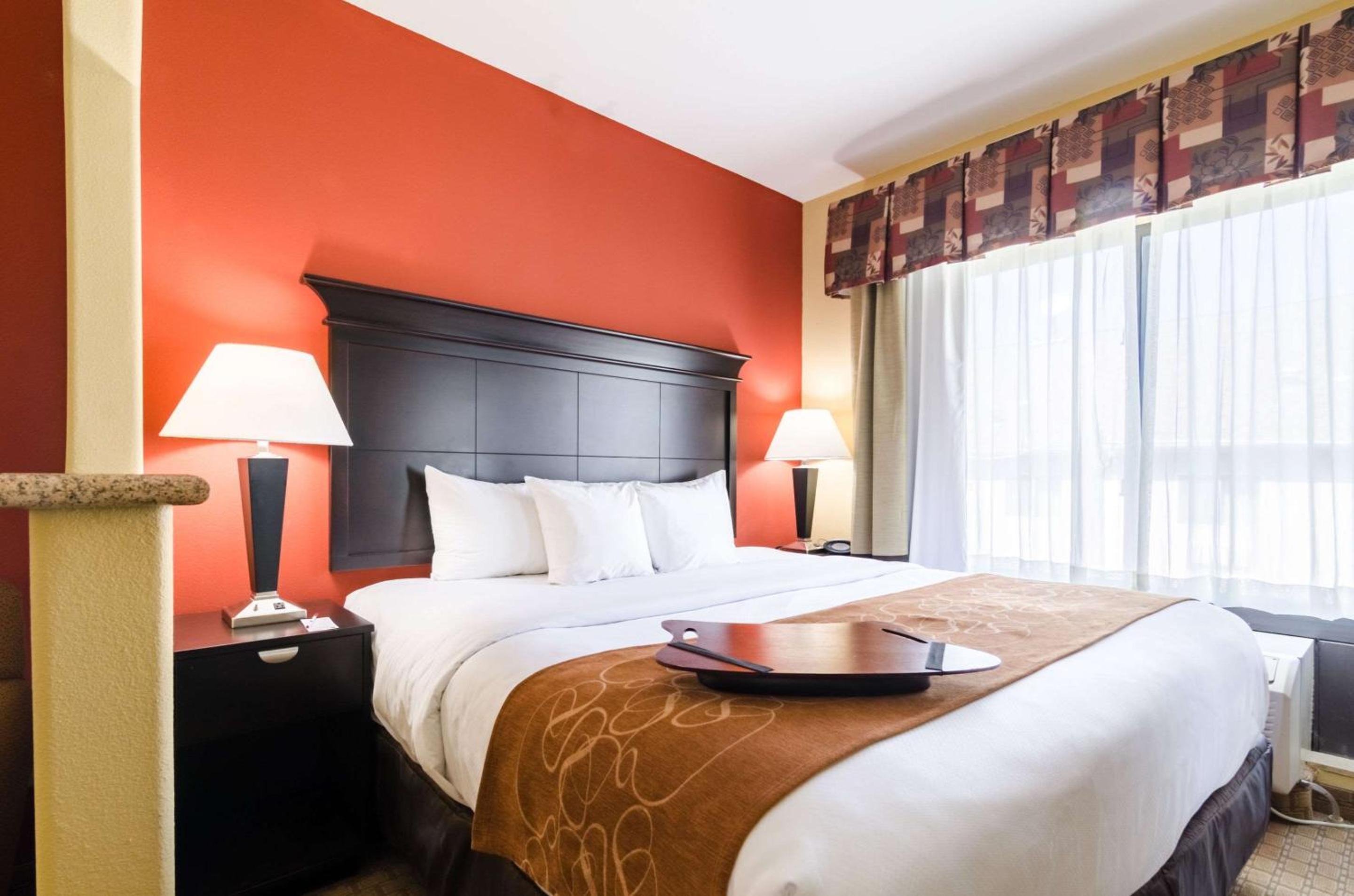 Executive King Suite - Non-Smoking - Photo 18