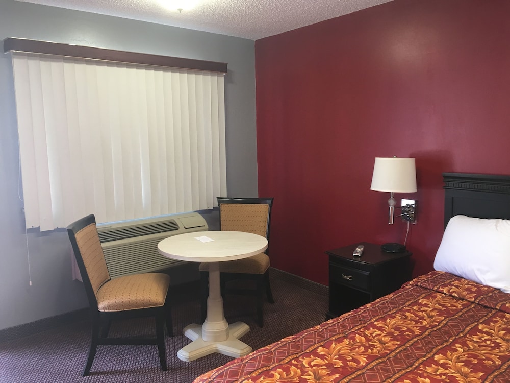 Room, 1 King Bed, Non Smoking - Photo 2