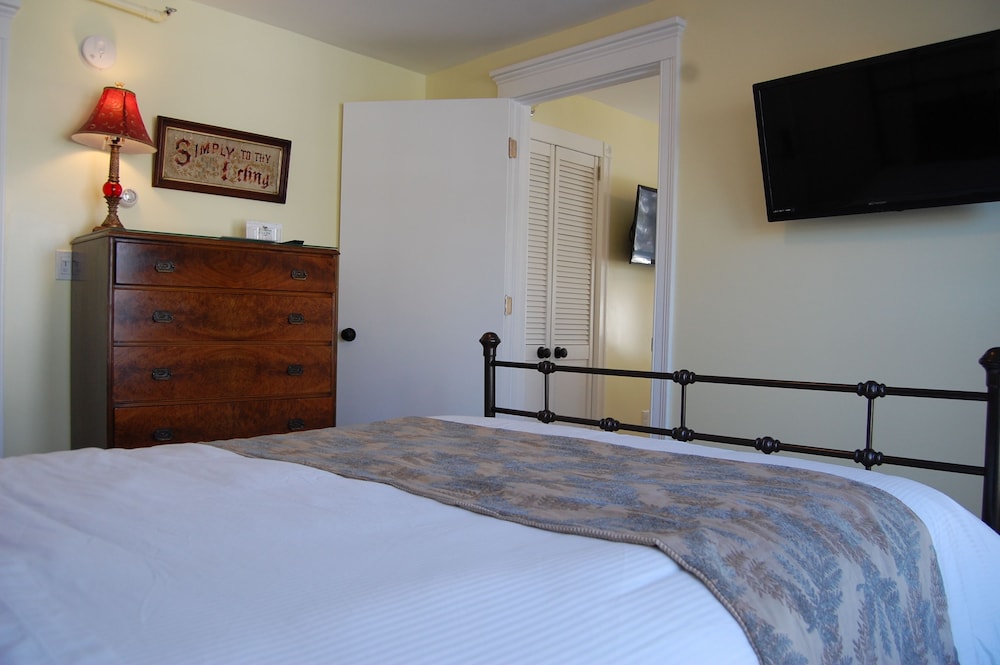 Two Room Suite, 1 Queen Bed and 1 King Bed photo 2