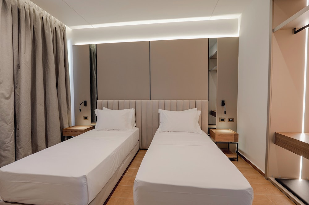 Double or Twin Room with Sea View