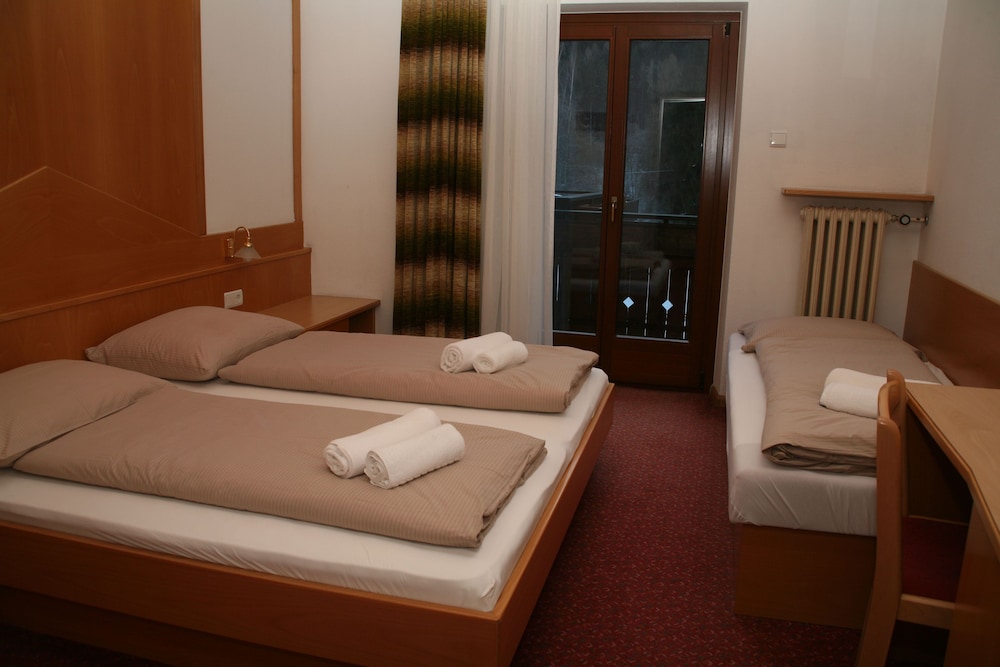 Standard Triple Room photo 2