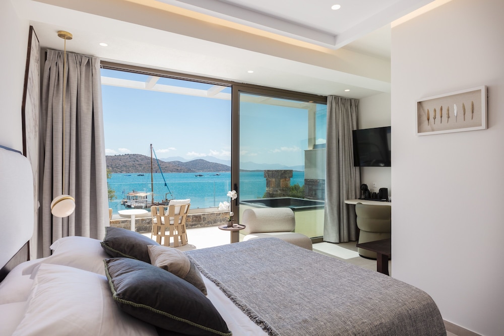 Superior Room With Sea View And Outdoor Jetted Tub