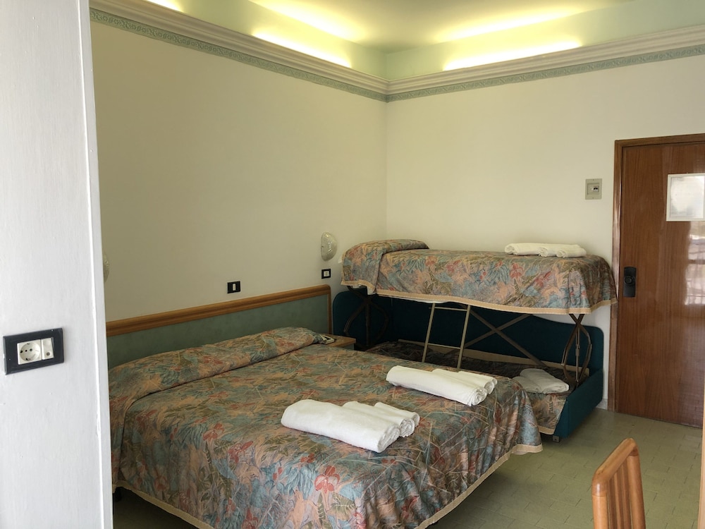 Family Quadruple Room photo 1