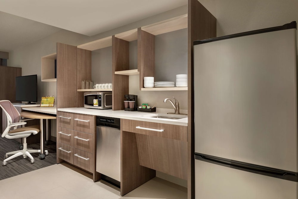 Studio, 1 Queen Bed, Accessible, Bathtub (City View)