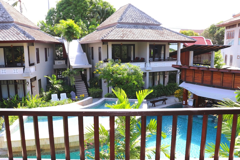 Superior Double (Pool View) - Photo 9