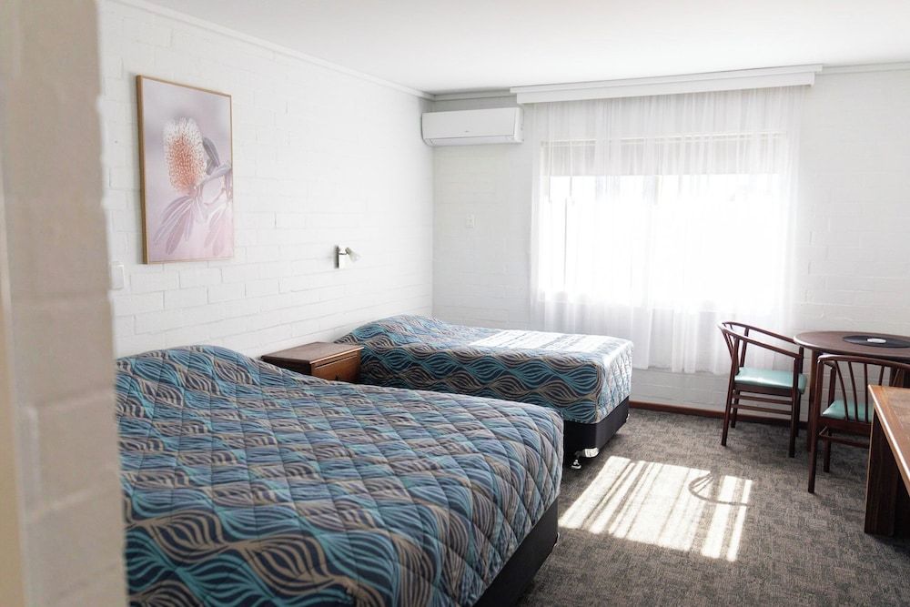Classic Double or Twin Room, 1 Bedroom, Ground Floor photo 3