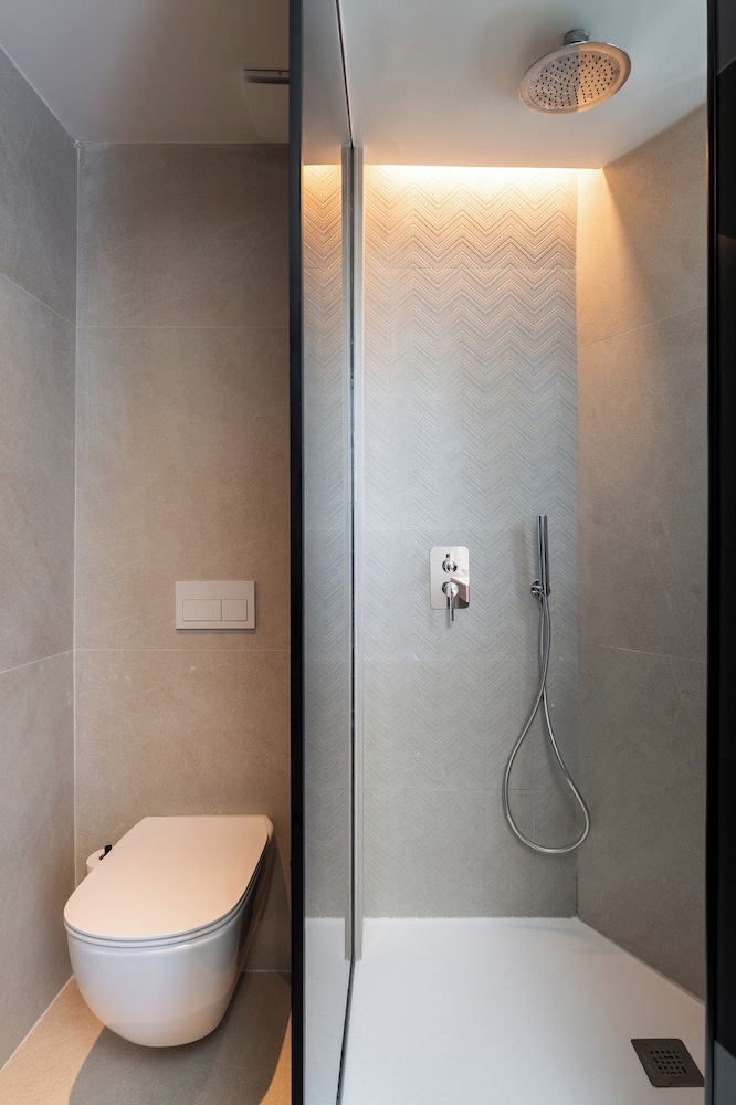 Double Room, Balcony (Magnus)(2 adults) thumbnail 6