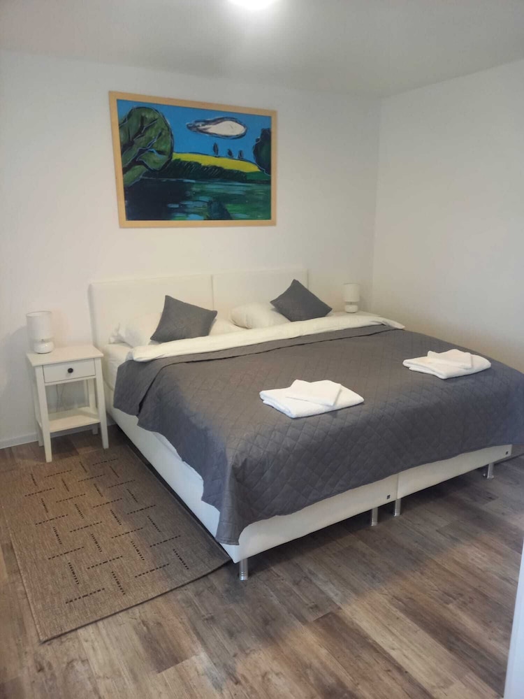 Elite Room, 1 Queen Bed, City View