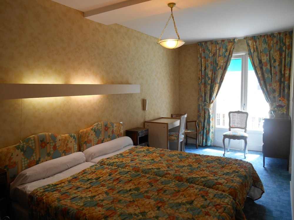 Twin Room, City View photo 1