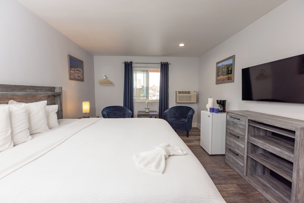 Comfort Room, 1 King Bed, Non Smoking, Ground Floor photo 1