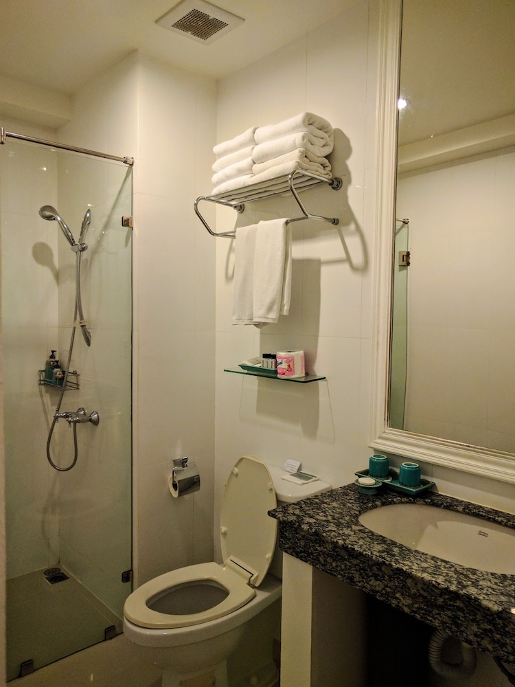 Premium Deluxe 2 Twin, City View Balcony - Photo 13