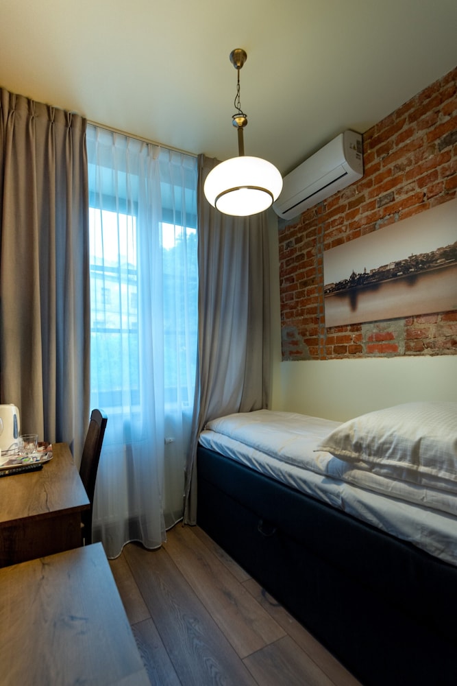 Comfort Room, 1 Twin Bed, City View
