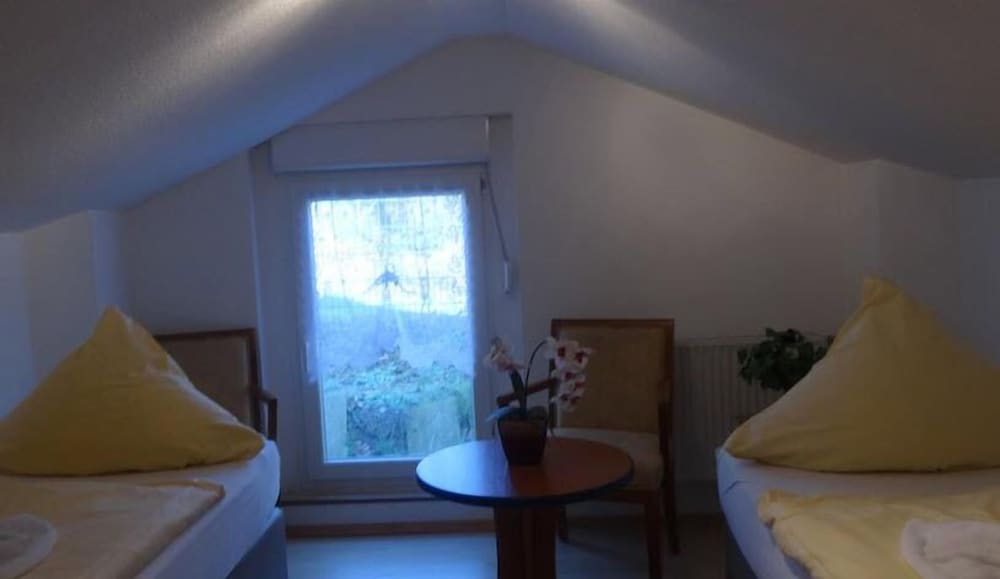 House, 2 Bedrooms photo 2