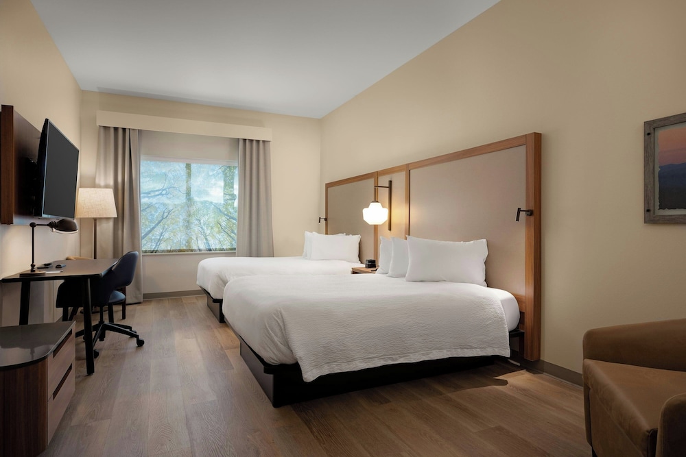Room, 2 Queen Beds (Mobility/Hearing Accessible, Tub) - Photo 2