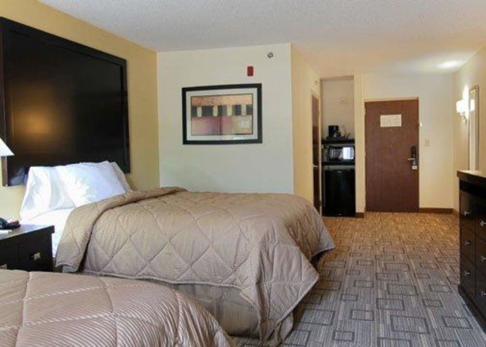 Room, 2 Queen Beds, Accessible, Non Smoking - Photo 1