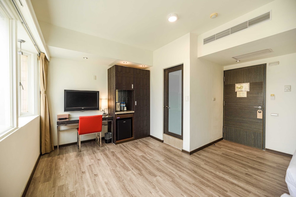 Basic Quadruple Room, 2 Double Beds photo 2