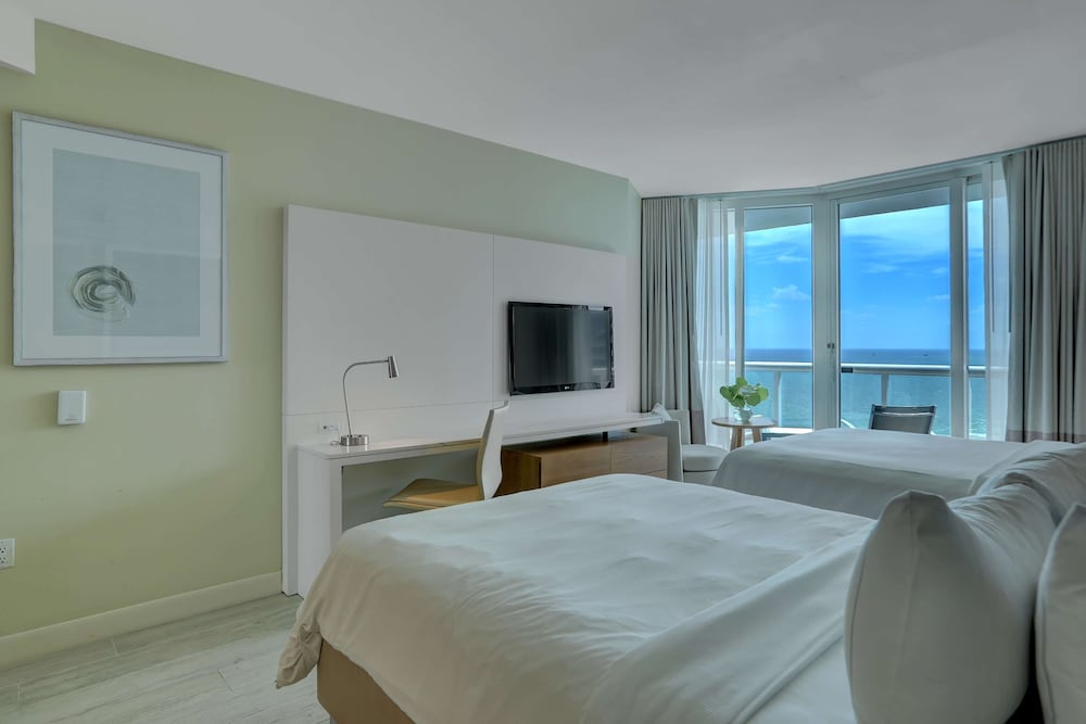 Suite, 2 Queen Beds, Accessible, Bay View (Hearing)