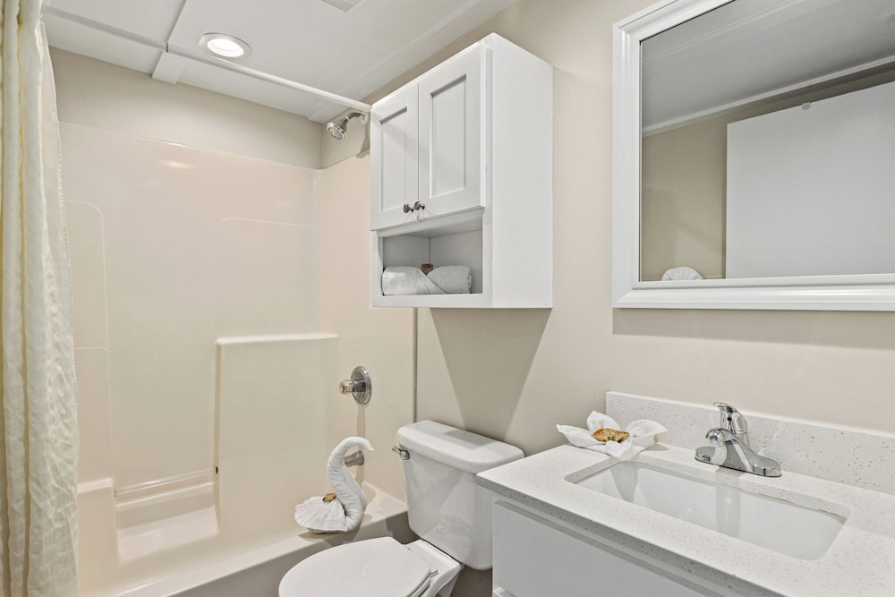Studio Kitchen Two Double Beds w/ Sofa Sleeper Beach Front Groundfloor photo 3