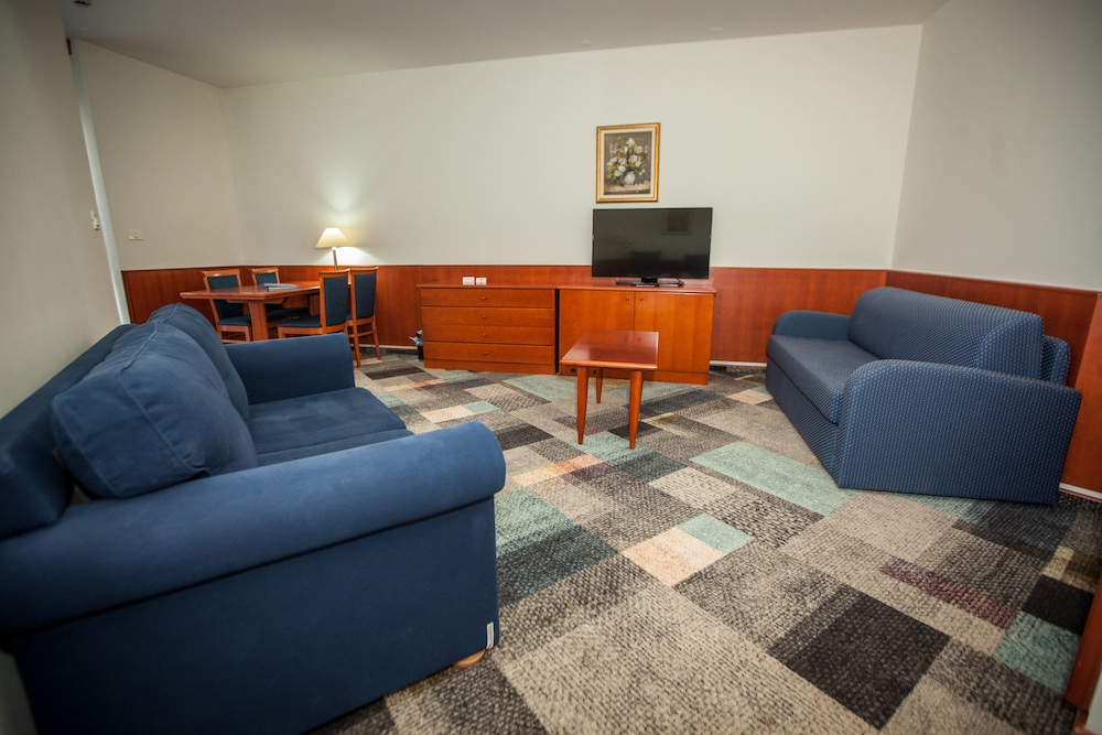 Apartment photo 2