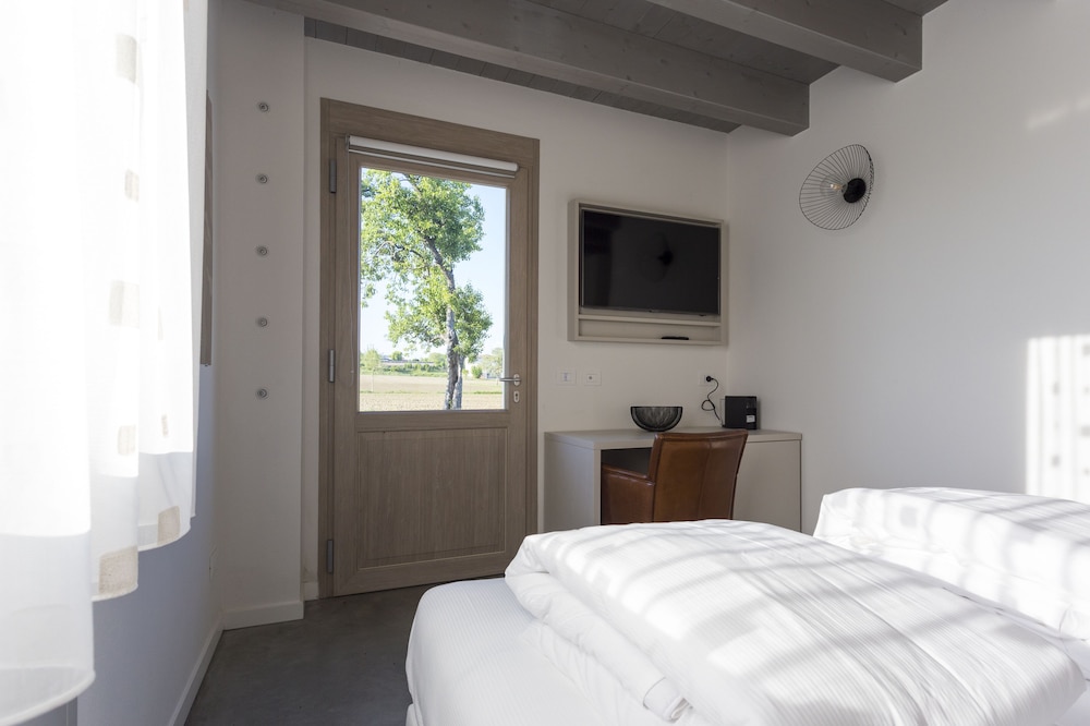 Standard Room photo 2