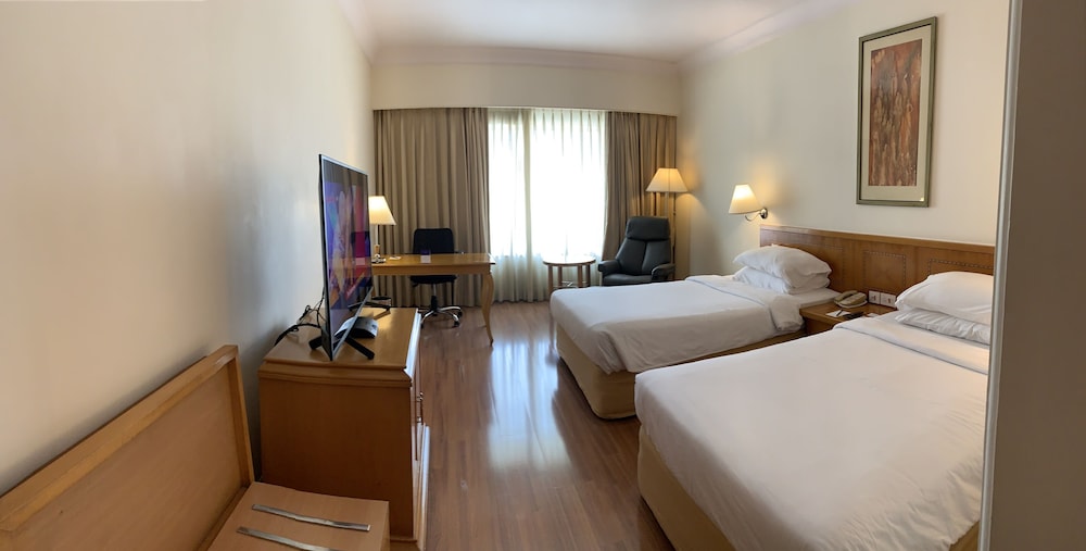 Superior Room City View Twin Bed - Photo 5